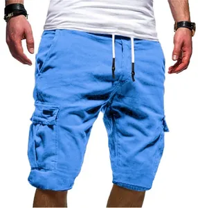 Gedetailleerd overzicht van blauwe heren cargo shorts met meerdere zakken en koord
