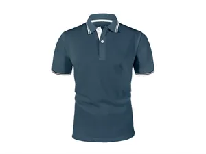 Detailopname van een premium heren poloshirt van ijszijde mesh in marineblauw
