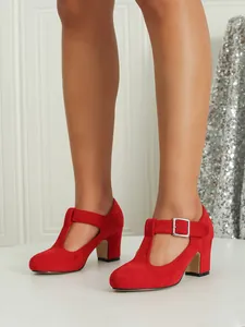 Scarpe Mary Jane rosse in camoscio con cinturino a T e tacco alto largo in stile vintage