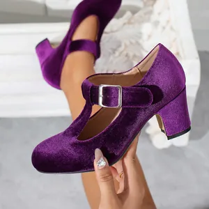 Escarpins Mary Jane en velours violet avec bride en T et talons hauts carrés vintage