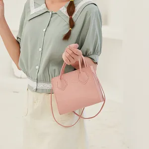 Elegante mini bolso rosa para mujer con estampado de cocodrilo y correa ajustable