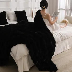 Couverture luxueuse en fausse fourrure de lapin noire au motif à bulles texturées
