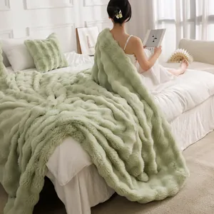 Couverture de luxe en fausse fourrure de lapin avec texture à bulles pour la chambre