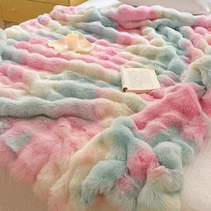 Détail de la couverture en fausse fourrure arc-en-ciel douce avec texture de bulles épaisse