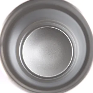 Vue intérieure détaillée d'un gobelet en acier inoxydable à double paroi de 14 oz, mat