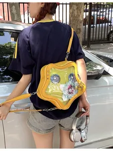 Detailansicht der gelben Itabag in Sternform mit transparentem Fenster für Pins.