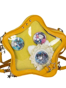 Nahaufnahme einer gelben sternförmigen Itabag mit Sichtfenster für Anime-Pins.