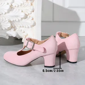 Vista dettagliata delle scarpe Mary Jane in pelle scamosciata rosa con tacco a blocco da 6,5 cm