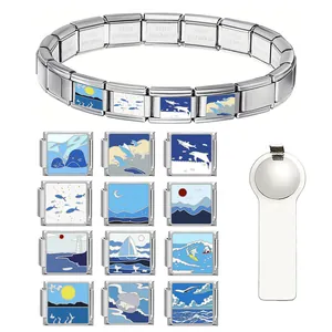 Vista detallada de pulsera de dijes italianos con varios motivos de temática mar