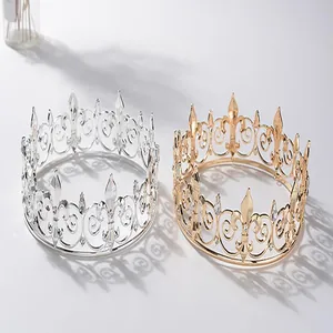 Coronas barrocas ornamentadas en oro y plata con diseño de flor de lis para hombres.