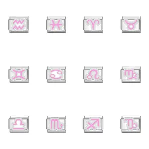 Dettaglio di 12 charm con segni zodiacali rosa per bracciali modulari italiani