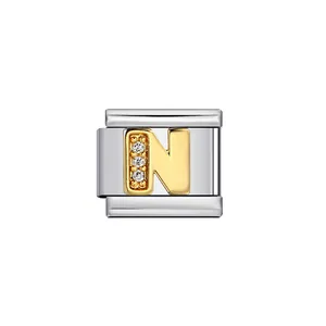 Λεπτομέρεια χρυσού γράμματος N modular charm για ιταλικά βραχιόλια από ανοξείδωτο