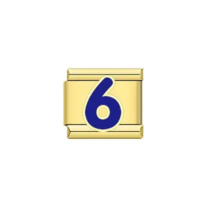 Vista dettagliata di una maglia charm italiana dorata con numero 6 blu