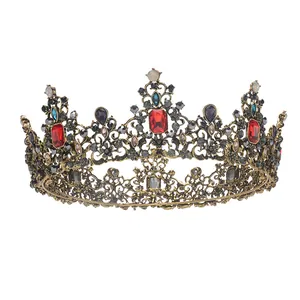 Luxueuze barokke bruidskroon met rode edelstenen en vintage gouden afwerking