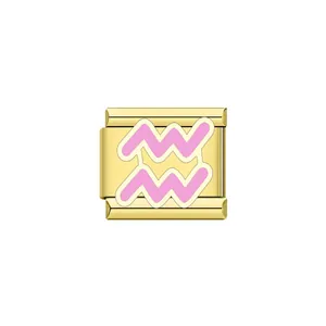 Charm italiano da 9mm placcato oro con simbolo zodiacale dell'Acquario in smalto rosa