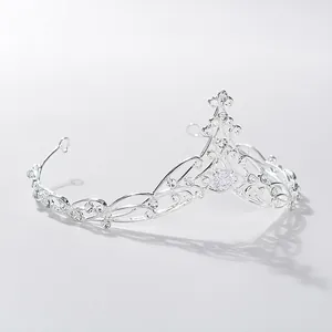 Elegante zilveren bruidskroon tiara met fonkelende kristallen strassteentjes voor bruiloften