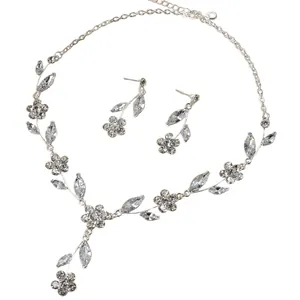 Elegante set di gioielli da sposa con collana floreale in strass marquise e orecchini