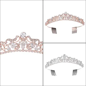 Viste dettagliate delle eleganti tiare da sposa in oro rosa e argento con strass