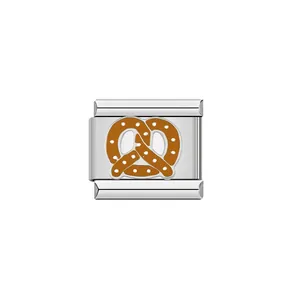 Dettaglio di una maglia per bracciale italiano in acciaio con un design a pretzel marrone.