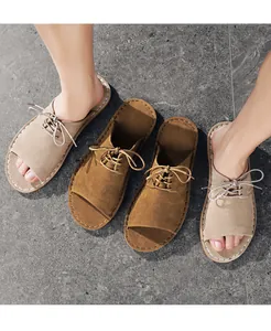 Detailansicht der Herren-Wildledersandalen zum Schnüren in Beige und Braun für den Sommer