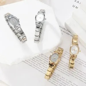 Elegant kwartshorloge voor dames met modulaire schakelarmband in zilver en goud