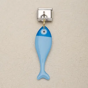 Détail d'un charm italien en acier inoxydable avec pendentif de poisson bleu DIY
