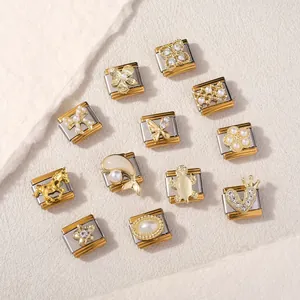 Vista detallada de varios charms italianos con perlas y diamantes para pulseras DIY