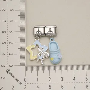Primer plano detallado de eslabones para pulsera italiana con dijes de estrella