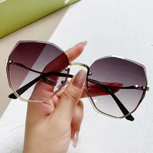 Gafas de sol geométricas sin montura de moda con lentes degradadas moradas para mujer