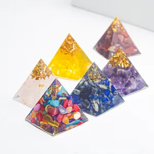 Juego de seis pirámides de resina con cristales naturales de 3 cm para decoración