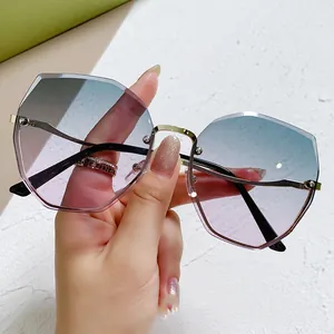 Gafas de sol de gran tamaño sin montura con lentes degradadas verde y violeta