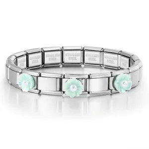 Pulsera de dijes italianos con flores verde menta y eslabones de acero inoxidable