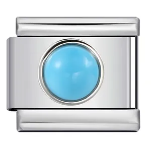 Vista dettagliata di un modulo per bracciale italiano in acciaio con pietra blu