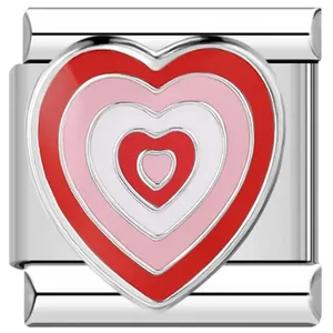 Detail van Italiaanse modulaire armband schakel met rood en roze geëmailleerd hartje