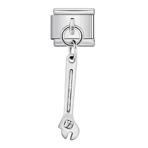Maillon de charme italien en acier inoxydable avec pendentif clé à molette sur blanc