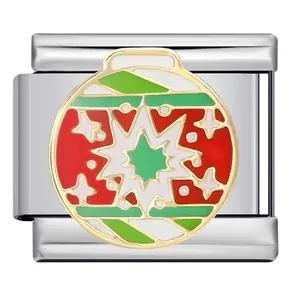 Detalle del adorno navideño de esmalte para la pulsera modular italiana con brillo