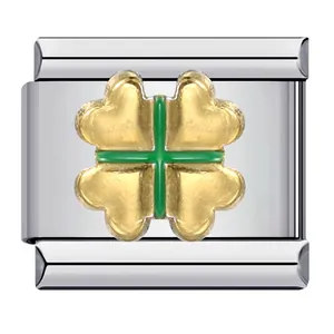 Charm modulare italiano in acciaio inox con quadrifoglio dorato e dettagli in smalto verde.