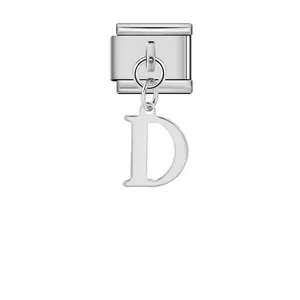 Detalle de eslabón de charm italiano plateado con colgante letra D para pulseras DIY