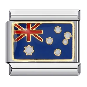 Vue détaillée d'un charm modulaire italien avec le drapeau australien en émail doré