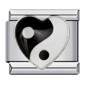 Detail van hartvormige Yin Yang bedel voor Italiaanse modulaire armband.