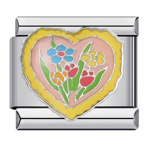 Detailweergave van hartvormige bloem emaille Italiaanse charm in roestvrij staal