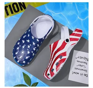 Atmungsaktive Herren Clogs mit US-Flaggenmuster und patriotischem Sterne-und-Streifen-Design