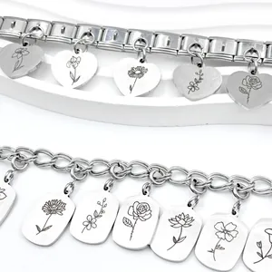 Detailansicht von Edelstahl-Bettelarmbändern mit gravierten Herz- und Blumenanhängern