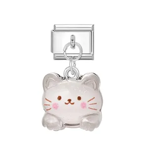 Detalle de charm para pulsera modular italiana con colgante de gato blanco brillante