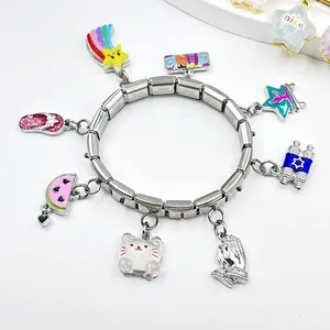 Pulsera de dijes modulares italianos con colgantes de esmalte de colores en blanco