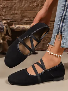 Eleganti ballerine Mary Jane in camoscio nero con cinturini incrociati da donna