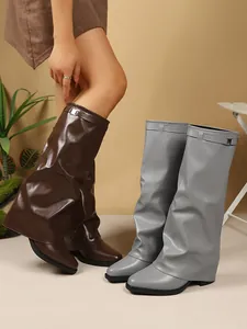 Bottes montantes stylées marron et gris pour femmes avec talons compensés élégants
