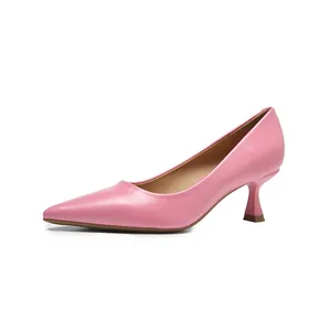 Escarpins roses élégants à bout pointu et petit talon en cuir souple pour femme