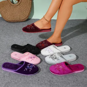 Pantofole da Casa in Camoscio da Donna Eleganti Fiori 3D Ricamati con Paillettes Scarpe da Interno Piatte Ciabatte Casual