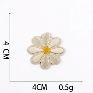Hochwertiger weißer Gänseblümchen-Stickaufnäher mit gelber Mitte und 4 cm Größe